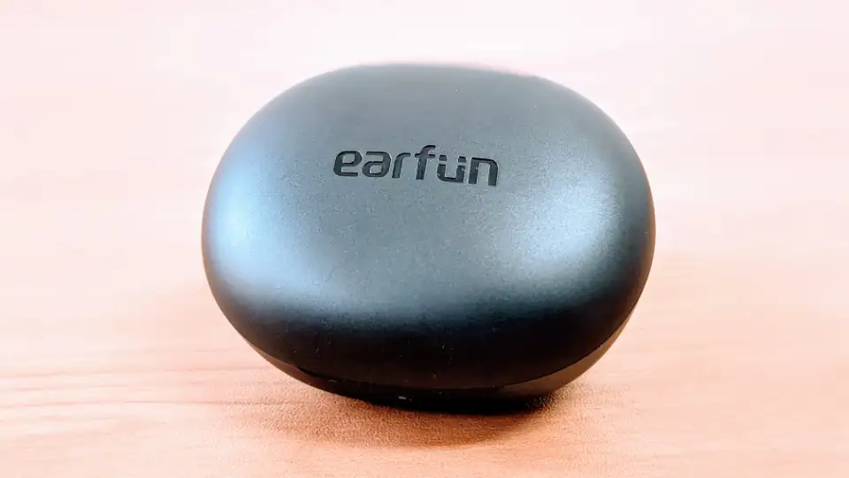 「EarFun Air Pro 2」の充電ケース